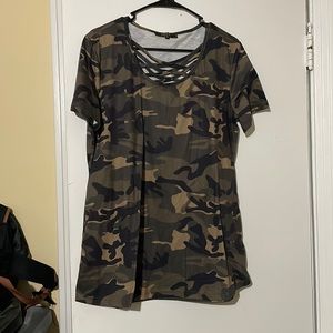 Women’s medium camo top